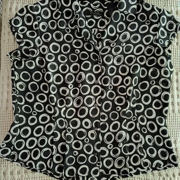 Studio by Liz Claiborne Button Front Blouse - Picture 4 of 5